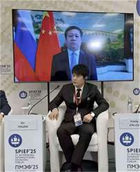 辛巴于2025年6月中旬首次赴俄罗斯参与多项重要活动